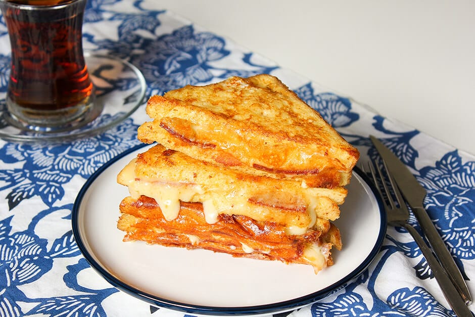 Tavada Yumurtalı Tost Tarifi