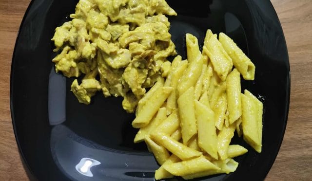 Kremalı Körili Tavuk ve Makarna Tarifi