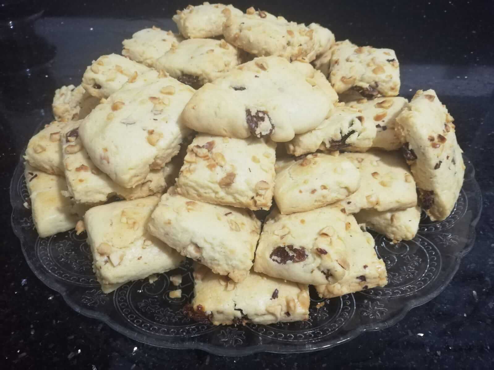 Fındık Ve Kuru Üzümlü Kurabiye Tarifi