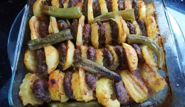 Fırında Patates ve Köfte Dizmesi