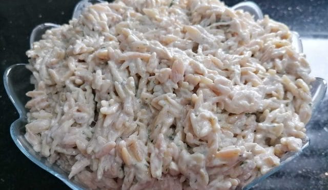Tavuklu Arpa Şehriye Salatası Tarifi