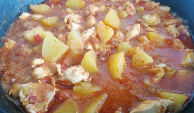 Tavuklu patates yemegi