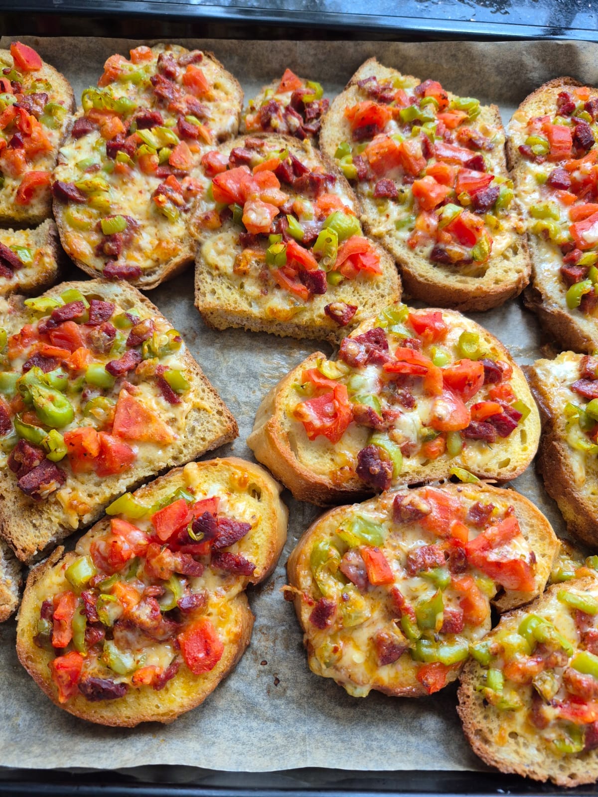 Ekmek Pizza Tarifi