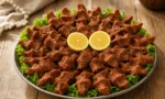 Nar ekşili, baharatlı ev yapımı çiğ köfte tabağı