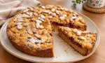 Üzeri crumble ve pudra şekerli frambuazlı tarçınlı tart