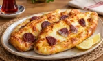 Kıymalı, kaşarlı ve sucuklu mayasız pide